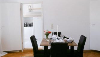 BELLA - Business&Family - 2 Zimmer direkt neben Schloß, Parkplatz, SmartTV, Netflix, Waschmaschine, 24h Checkin, 71qm, Kingsizebett, Hotelbettwäsche - Foto 5