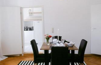 BELLA - Business&Family - 2 Zimmer direkt neben Schloß, Parkplatz, SmartTV, Netflix, Waschmaschine, 24h Checkin, 71qm, Kingsizebett, Hotelbettwäsche - Foto 13