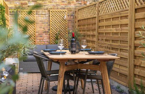 Charming 2 Bed Cottage - within city walls - free parking- garden - Foto 7