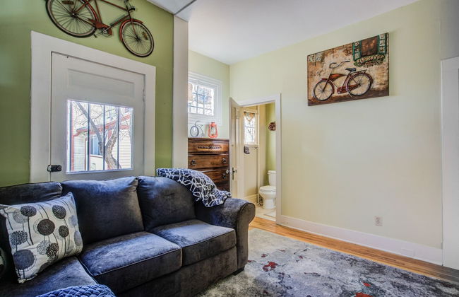 5bddowntown Victorian Charmhot Tub, Firepit - Photo 31