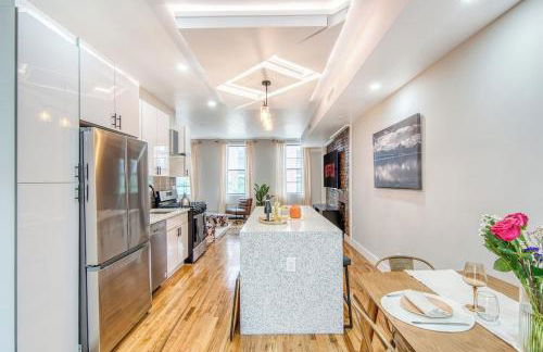 Pent House on Bruckner New Luxe 2BR 2BA King Bed Fast Wi-Fi 15 Mins to Times Square - Foto 1