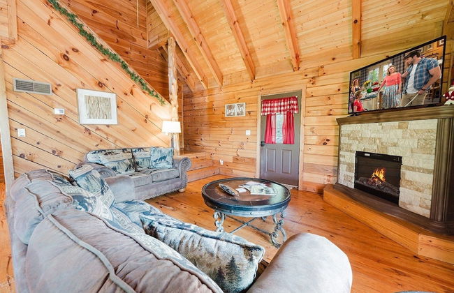 J Willy's Refuge 2 Bedroom Cabin by RedAwning - Photo 15