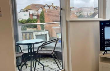 Central Leigh, on the Broadway, private gated parking, balcony - Foto 14