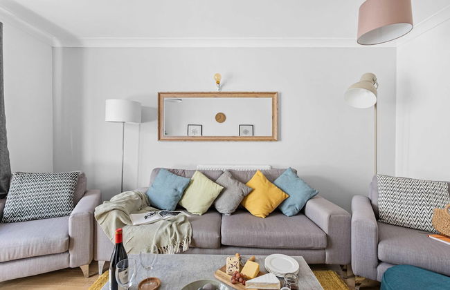 Chandlers Walk Modern Comfy Family Home in Exeter - Photo 42