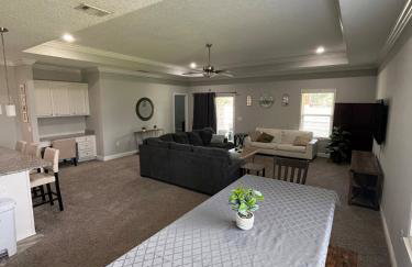 RV Ready 3BR 2BA Home Near Navarre and Destin - Foto 7
