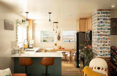 Reno's Biggest Little House - Cozy Home Theatre - Foto 1