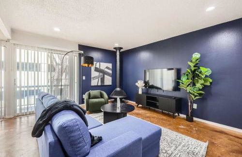 Your Comfy King Suite Getaway - Sleeps 4 - Pool, Prkg - Foto 5