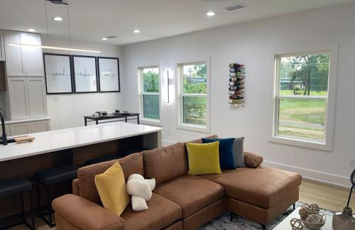 Downtown New 3 Story Sleeps 14 - Foto 33