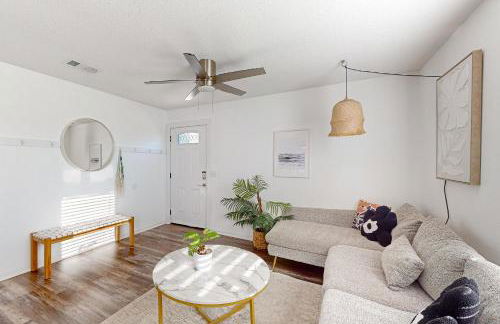 Gorgeous coastal dog-friendly home with plenty of space and close to everything - Foto 6