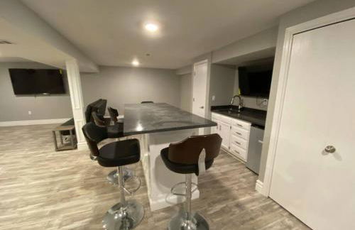 Private 4 Bedroom Home with a hot tub - Foto 29