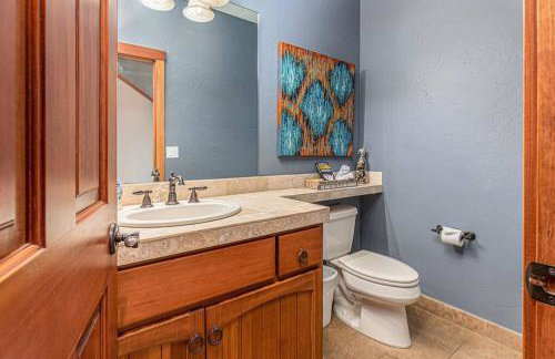 HotTub-Elkpoint-True Ski In Ski Out Family &Pet Friendly - Photo 12