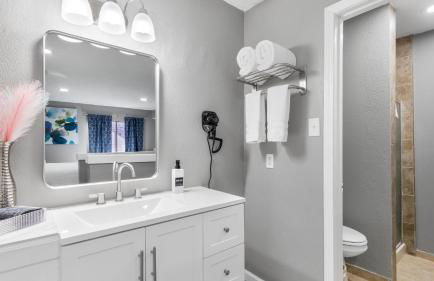 Skyline Loft with 2 Balconies 5 min to Love Field - Foto 15