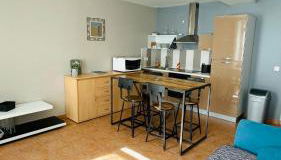 Maison de plain-pied avec un grand jardin - Photo 5