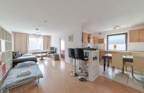 Schöne, möblierte Wohnung mit Balkon und Tiefgarage - Foto 2