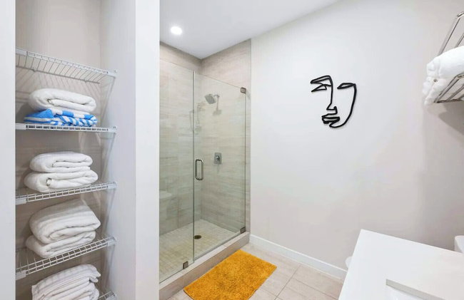 Poolside District Condo - We Host - Foto 55