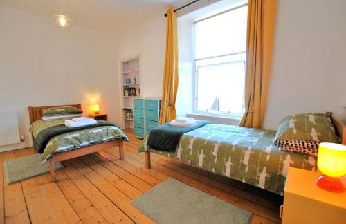 Bass View Cellardyke- contemporary coastal stay - Photo 11