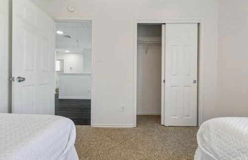 Spacious 8-Bed Home Near Tesla & Samsung Plants - Foto 28