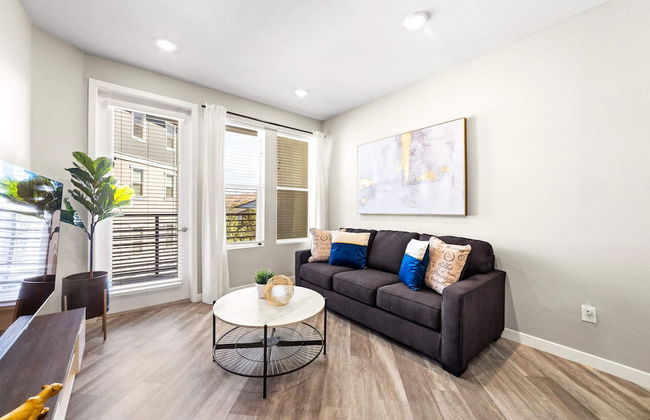 Chic Apt w Jacuzzi Lake Front Nr Casino Imax - Foto 1