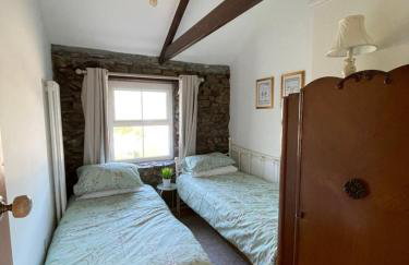 Buttercup Cottage, located in the gateway to Eden! - Photo 19