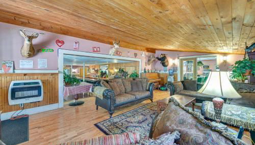 Lanesville Home with Pool Table, Bar and Deck! - Foto 4