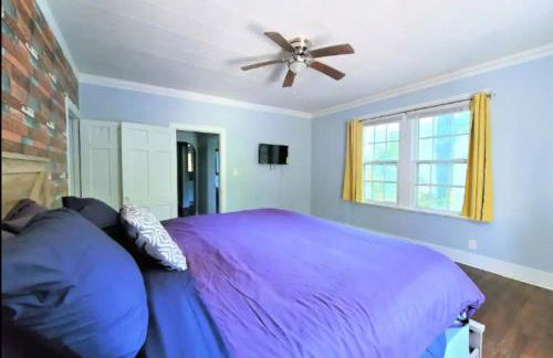 King bed and Queen Sofa bed / room TV Wifi - Foto 8