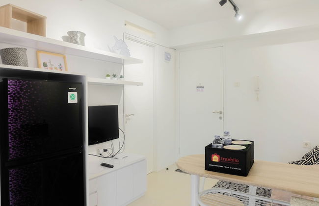 Stylish and Modern 2BR Bassura City Apartment - Photo 10