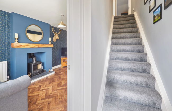 Host Stay Castle View Cottage - Photo 11