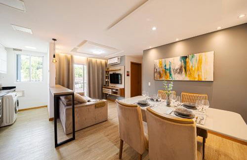 Aconchego e privacidade para sua família com 2 quartos, sala e cozinha integrados e sacada com churrasqueira - Foto 1