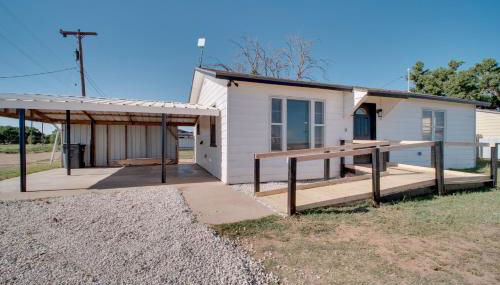 4 Mi to TTU Remodeled Retreat with Fenced Yard! - Foto 3