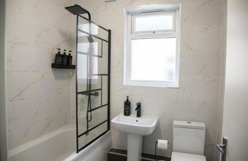 Entire Modern Home in Manchester and Near Peak District - Foto 6