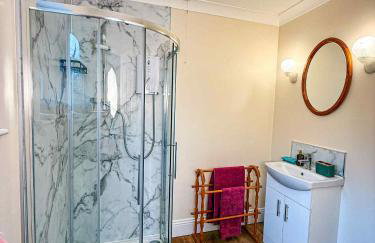 Three Bedroom Bungalow ideal for families or contractors Highbridge - Photo 27