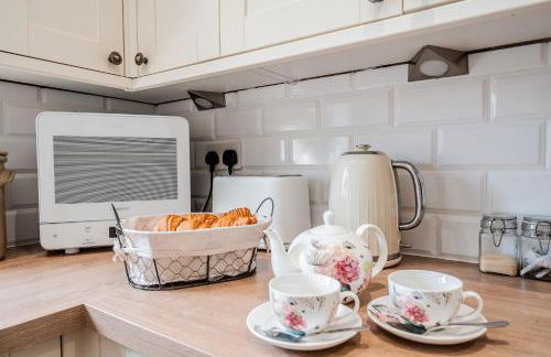 Beautiful Riverside Cottage with Large Garden, 2BR - Photo 2