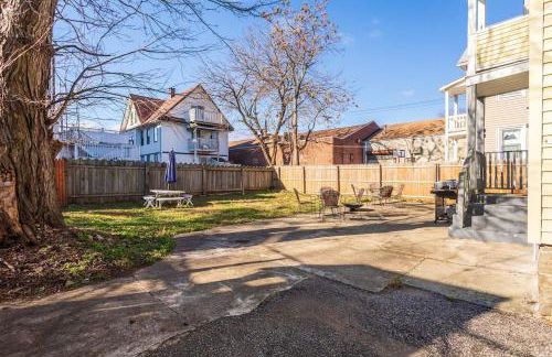 The B&W Haven 5BR Home with yard theater - Foto 5