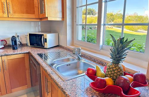 Balaia Poolside House with Sea View by BeCherish - Foto 23