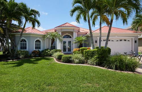 Cape Serenity- Premier Waterfront Villa with Kayaks and Bikes - Photo 36