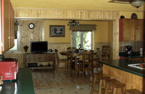 Delightful Riverfront Cabin Rental in Chippewa County near Eau Claire, Wisconsin - Foto 3