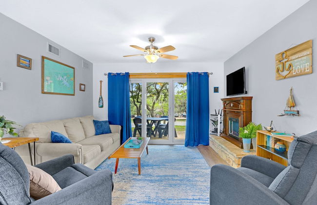 Charming Lakeside Condo - Moments to Lake Fun - Foto 12