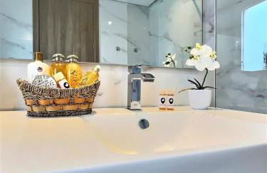 Experience Unrivalled Luxury at Emerald Greens Your Exclusive Retreat in the Heart of San Roque Club Resort - Foto 13