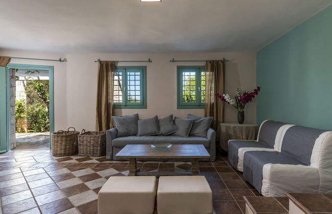 Electra Beachfront Villa - Photo 29