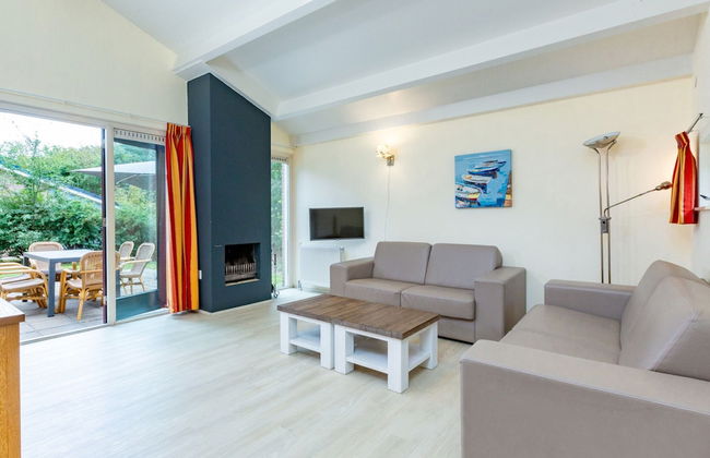 Restyled Holiday Home with Fireplace near Beach - Photo 5