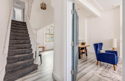 Immense Bright 5BR House near Kensington Olympia - Photo 55