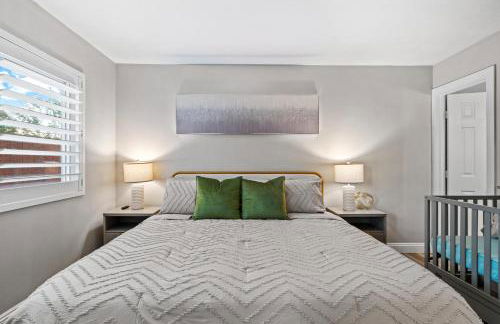 Entire Private Home with 3 Bedrooms 2 Bathrooms, Gated Yard, Garage, Hot Tub, 4-Beds, Golf, Mira Mesa, Available Now - Photo 45