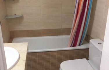 Luxury Apartment Accommodation, next to beach & train station Calella - Foto 13