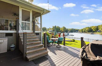 Dock Hot Tub Kayaks on Lake Norman Lakeside Gem by AvantStay - Foto 23