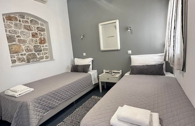 Elenis Studios & Apartments - Photo 4