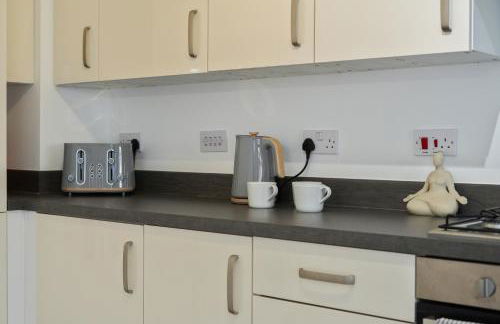 Mersey Way, Spacious 3 Bed Home, Close to Sheffield City Centre & FREE Driveway Parking - Perfect for Workers, Groups & Families - Hosted by Stay Host Save - Foto 16