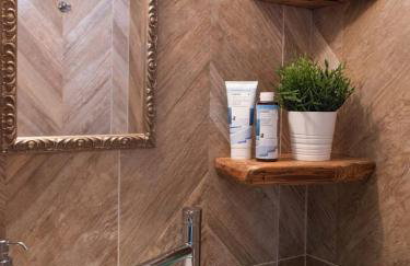 Princess Anna Maria - Photo 28