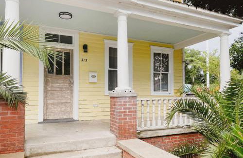 Newly Renovated 3BDR with Backyard Starland District - Foto 13