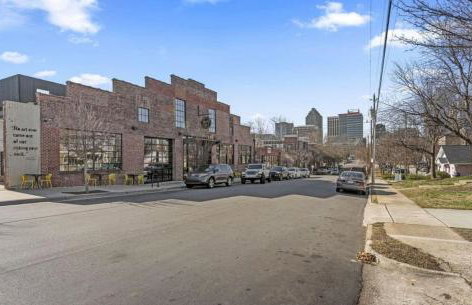 Luxe King Bed, Balcony, Garage in Downtown Raleigh - Foto 32