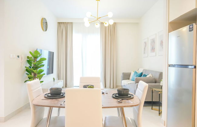 Yogi - Elegant Apartment With Balcony Amidst Vibrant Area - Foto 16